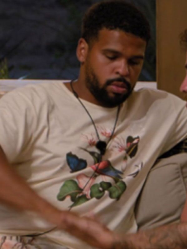 TV-Series Celebrity Bear Hunt 2025 S01 Kola Bird & Butterfly Print T-Shirt TV-Series Celebrity Bear Hunt 2025 S01 Kola Bird Print T-Shirt
